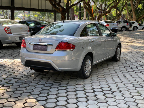 Imagem 4 de 10 de Fiat Linea Essence 1.8 Flex 16v 4p 2015/2016