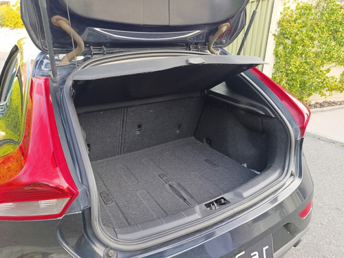 Volvo V40 2014