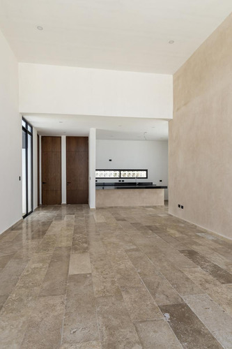 Venta De Casa Residencial En Temozón, Mérida