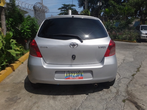 Imagen 5 de 14 de Toyota Yaris Sincronico