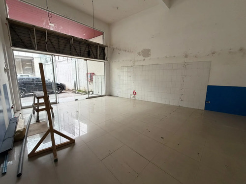 Local Comercial En Independencia (plaza Chacabuco)