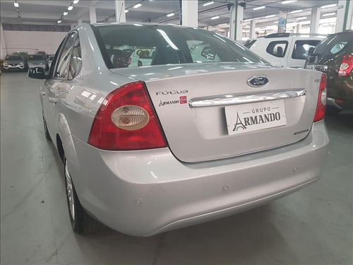 Ford Focus 2.0 Ghia Sedan 16v