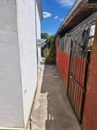 Casa En Venta - 2 Dormitorios 1 Baño - Cochera - 213mts2 - Mar Del Plata