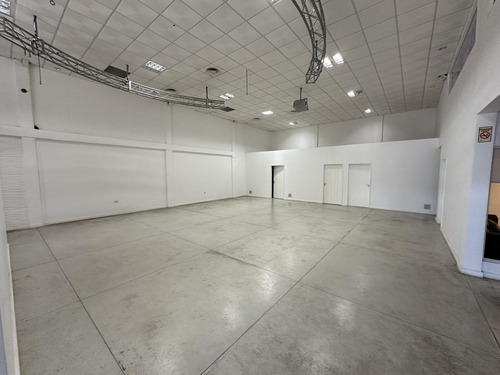 Salon De Fiesta/oficinas En Primera Junta