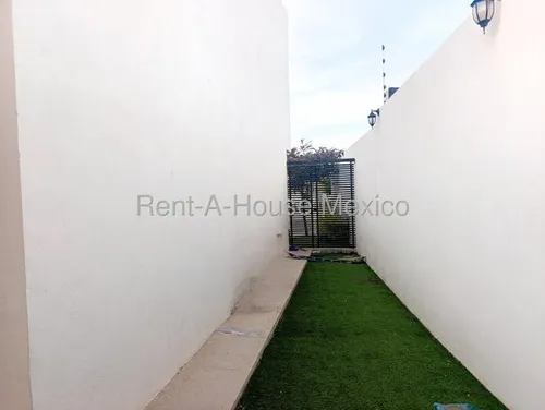 Casa Amueblada Con Área De Tv, 2 Recámaras, Estudio Zákia, Renta