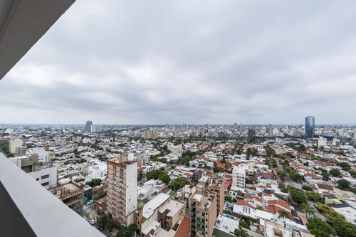 Venta Departamento Semi Piso, Gni Cardinales De Cofico, 3 Dormitorios Y 3 Baños.