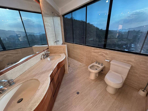 Venta De Apartamento, Altos De Guataparo, Edificio La Defense Cod 271147