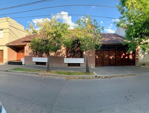 Venta Casa Céntrica En Lujan