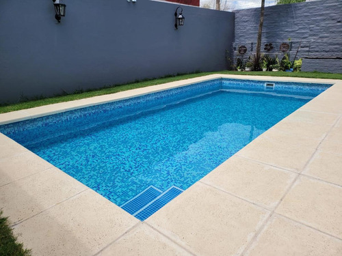 Imagen 10 de 11 de En Venta - Importante Propiedad Con 3 Dormitorios, Pileta Y Garage Cubierto En Moreno | Barrio San Jose