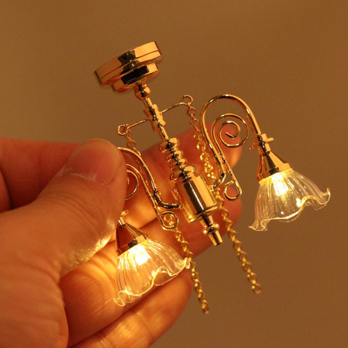 Modelo De Lámpara De Araña En Miniatura Para Casa De Oro