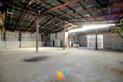 Venta Galpón 460 M2 Construidos Prado.