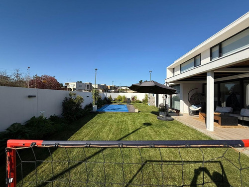 Casa En Venta Pinares De Montemar, 4 Dormitorios 5 Baños