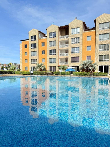 En Venta Penthouse De Esquina En El C. R. Marina Del Rey