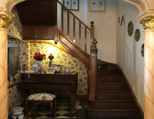 Imponente Casa De Estilo En Alvear Y Mendoza