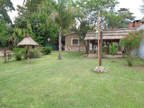 Saldan - Excelente Oportunidad Casa Restaurada A Nueva De 3 Dormitorios Con Cochera Doble, Quincho, Dependencia De Servicio Y Terreno De 1888 M2
