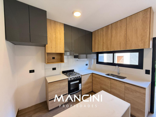 Triplex En Venta De 4 Ambientes - Villa Ballester Centro