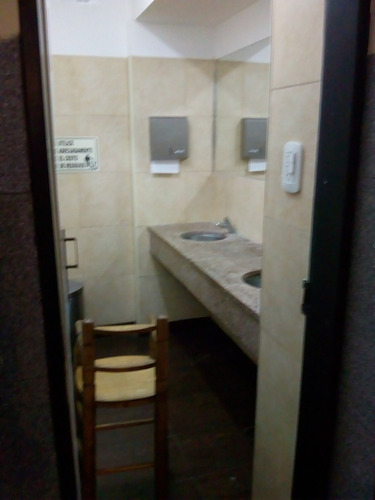 Imagen 7 de 8 de Importante Restaurante En Sarmiento Y Ayacucho