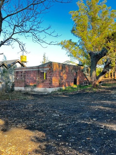 Terreno Con Construccion Sin Terminar, Ubicado En Colinas De La Sierra