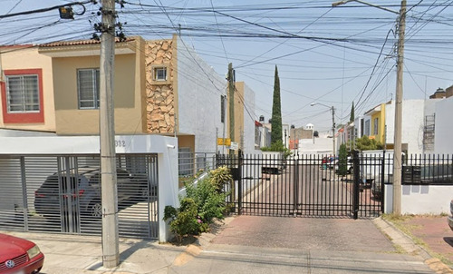 Preciosa Y Amplia Casa, Excelente Ubicación En Fraccionamiento Residencial Parques Del Nilo, Guadalajara. -no Créditos- Jagr