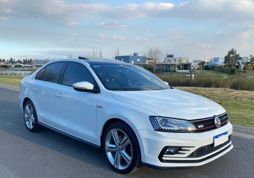 Imagen 7 de 15 de Volkswagen Vento 2.0 Tsi Gli 211cv App Connect + Nav