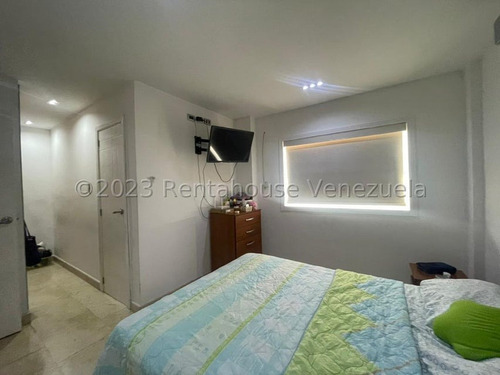 Townhouse En Venta Con Muy Buenos Acabados, Pisos De Marmol, Cocina Empotrada Ym Tope De Cuarzo, Pared Decorada En Coralina. San Diego
