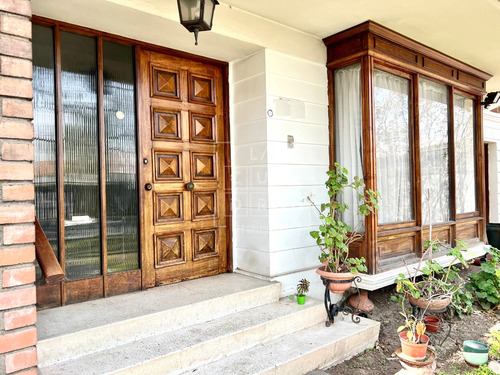 Clásica, Amplios Jardines 5d 3b+servicios
