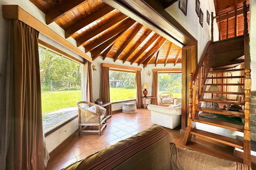Casa En Venta En Barrio Parque Belen De Escobar