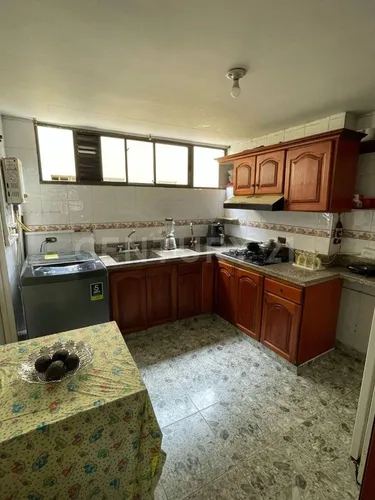 Se Vende Apartamento En Los Colores, Excelente Ubicación.