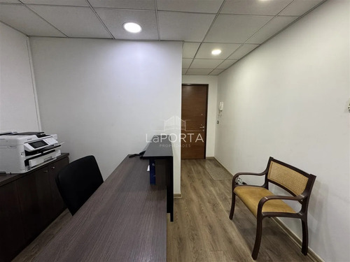 Exclusiva Oficina 70 M2 /pedro De Valdivia /sector Comercial