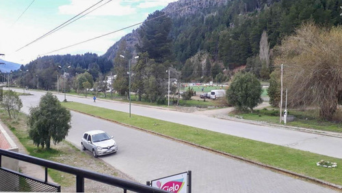 Imagen 2 de 22 de Edificio En Block En Venta / Vivienda Con2 Loft Y 2 Locales Comerciales, Lago Puelo, Chubut