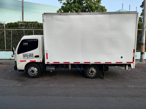 Hino Dutro 300