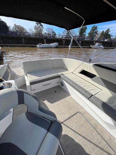 Imagen 4 de 24 de Lancha Cuddy Klase 2400 No Quicksilver Mercruiser 250hp Brav