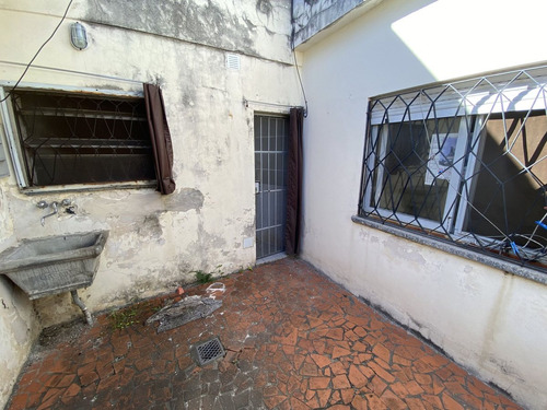 Casa De Pasillo En Venta Con Con Patio Y Terraza