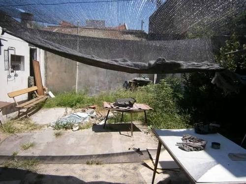 Inmueble Integrado Por 2 Deptos. P/reciclar, De 3 Amb., Idea