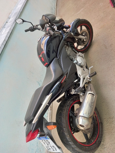 Moto Cb 300