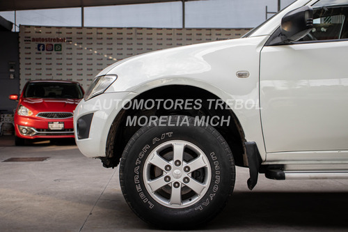 Mitsubishi L200 2.4 Cabina Doble 4x2 Mt