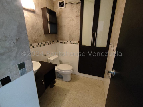 Jmc Apartamento En Venta En Urb. San Roman 25-17981 Yk