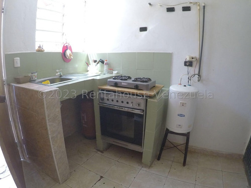 Amplia Casa Ubicada En Zona Norte, Con Destino Como Posada 23-23727, Eloisa Mejia