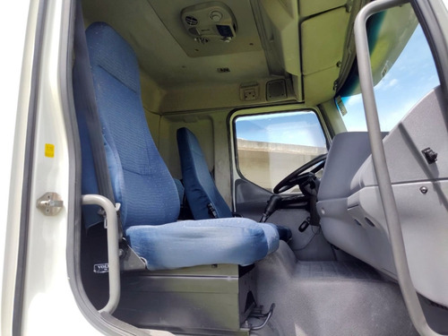 Imagem 6 de 10 de Volvo Vm 260 6x2 2009