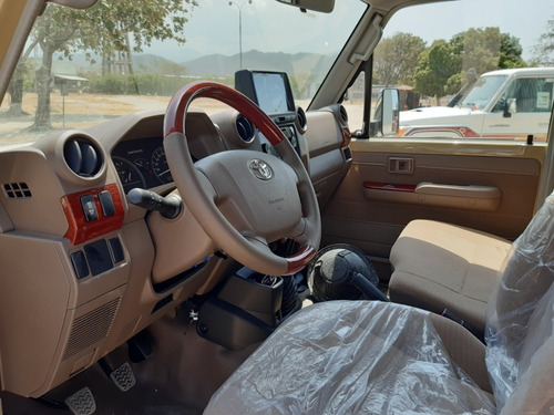 Imagen 9 de 14 de Toyota Land Cruiser Vdj 79 Arabe