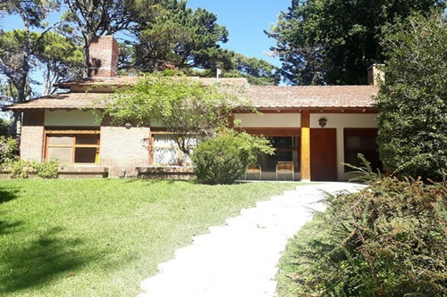 Imagen 2 de 30 de Importante Chalet En Dos Niveles Ubicado En Zona Norte Muy Luminoso