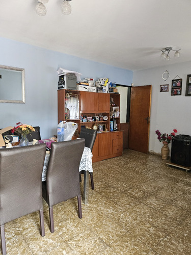 Venta Casa- Apto Credito-3 Dormitorios-cochera Pasante-patio