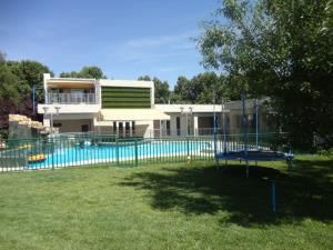 Casa Mediterránea En Exclusivo Condominio Con Club De Golf