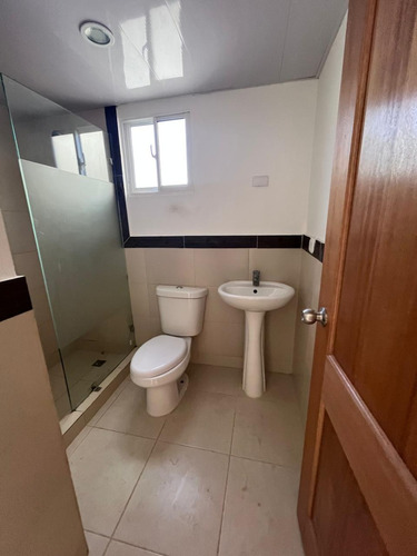 Alquiler De Apartamento En La Autopista De San Isidro 4to Piso Con Terraza