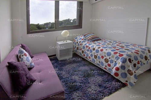 Moderno Apartamento De Dos Dormitorios - Punta Del Este- Ref: 30614