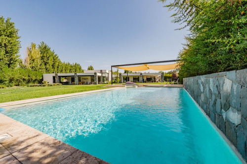 Casa Con Doble Altura Impecable, En Condominio Las Garzas