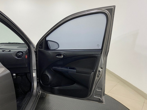 Imagem 13 de 20 de Toyota Etios 1.3 16v X 5p