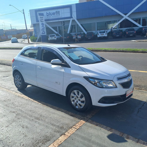Chevrolet Onix Hatch 1.4 4P FLEX LT