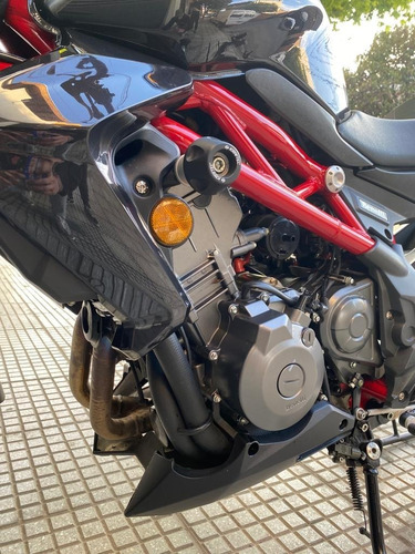 Imagen 9 de 11 de Benelli Tnt 300 Naked Negra Bicilindrica - Año 2020