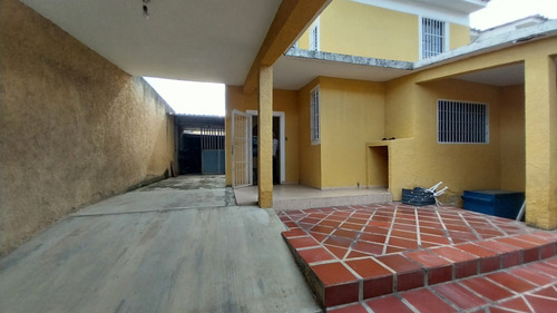 Casa Quintaen Flor Amarillo, Urbanizacion Bucaral Sur.nm